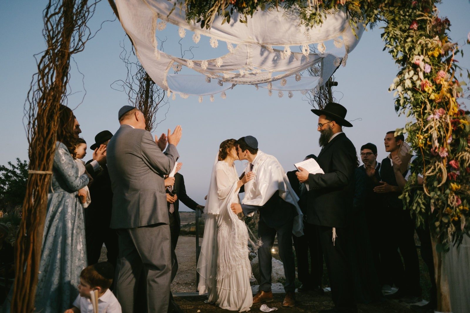 Important kiss on Israel wedding